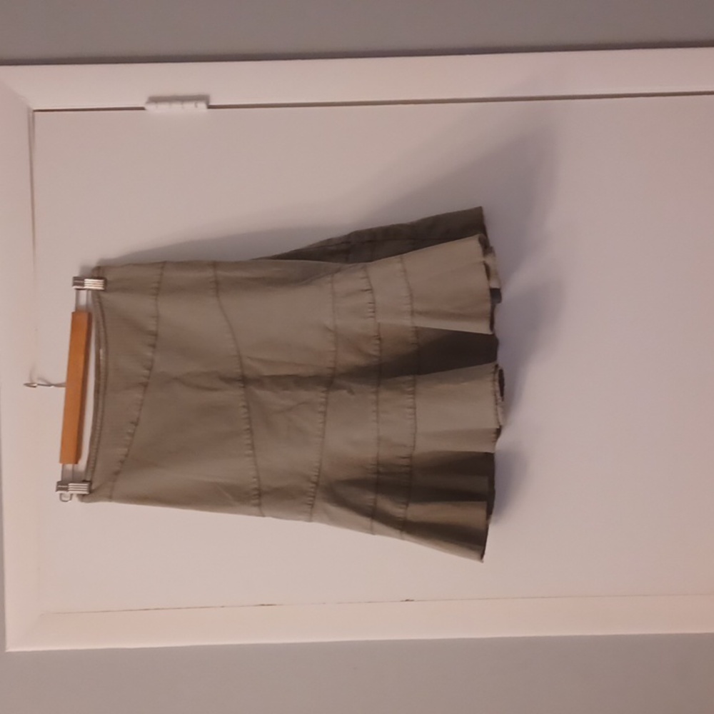 Clearance Sale- DKNY khaki green mid-length skirt